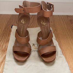 Vince Camuto Signature tan strappy sandals. Size 8